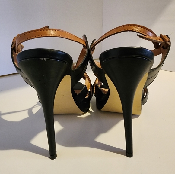 JustFab Black and Tan Sandles - Picture 4 of 6